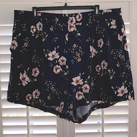 Torrid Floral 5” Pull-on Stretch Crepe Short - Picture 11 of 11